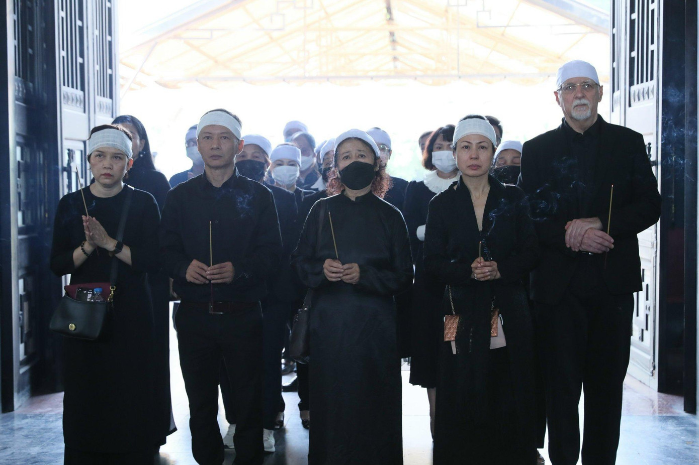 Lễ tang NSƯT Hà Văn Trọng diễn ra tại Nhà tang lễ Quốc gia, số 5 Trần Thánh Tông, Hà Nội vào sáng 24/10. Ông qua đời ngày 21/10, hưởng thọ 86 tuổi sau thời gian dài mắc bệnh phổi. Ảnh: Như Ý.