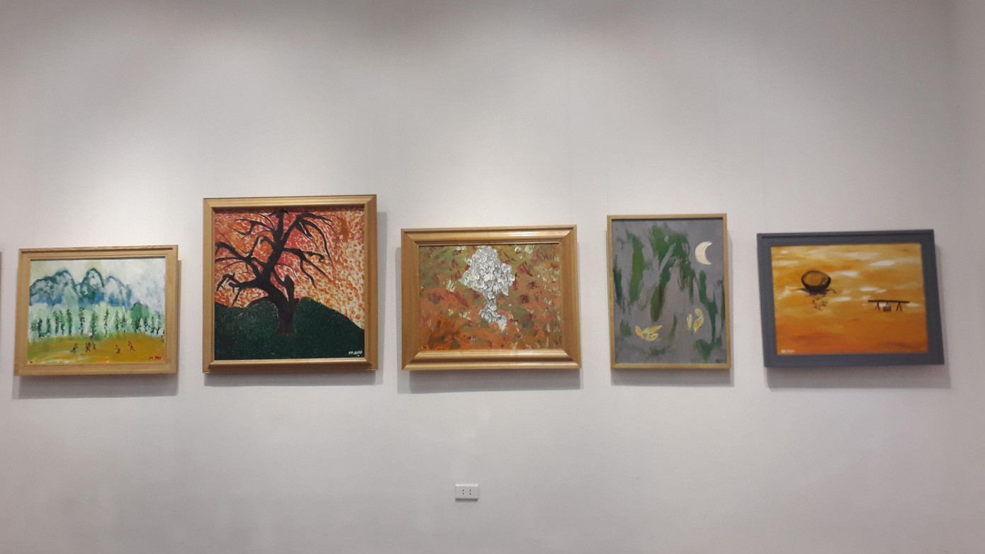 Một số tác phẩm vẽ thiên nhiên được trưng bày tại triển lãm