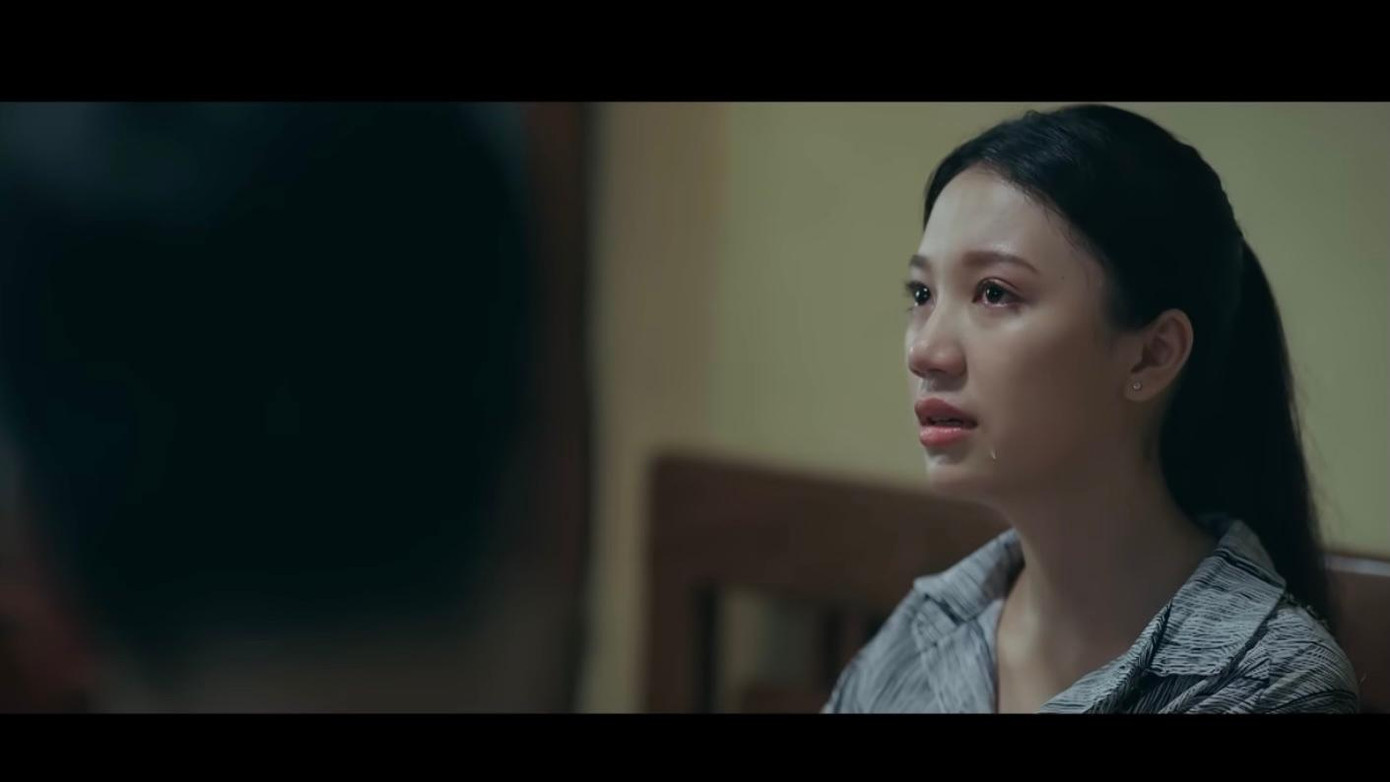 Quyên (Thùy Dương) khóc lóc, trách móc ông Cửu (NSƯT Đức Khuê) vì phải sống giả nghèo, giả khổ Quyên (Thùy Dương) khóc lóc, trách móc ông Cửu (NSƯT Đức Khuê) vì phải sống giả nghèo, giả khổ