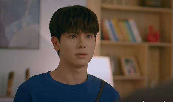 Khang (Thái Vũ) không ăn tối vì có hẹn bạn đi ăn sinh nhật. Ảnh: CMH. Khang (Thái Vũ) không ăn tối vì có hẹn bạn đi ăn sinh nhật. Ảnh: CMH.