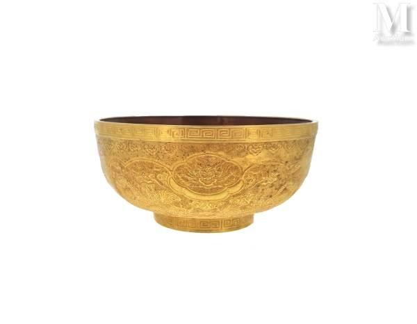 Bát vàng quý hiếm, triều đại vua Khải Định (1916-1925). Ảnh: Millon.