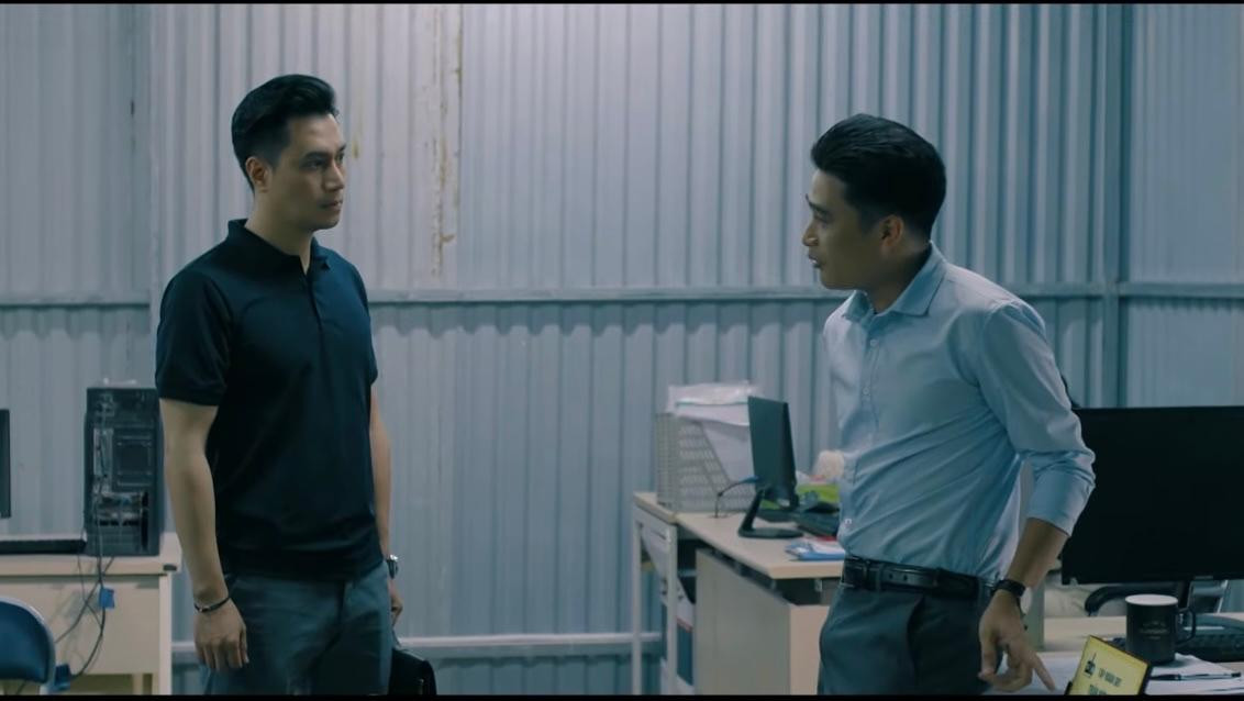 Sếp mới của Hoàng liên tục mỉa mai Hoàng. Ảnh: CMH.