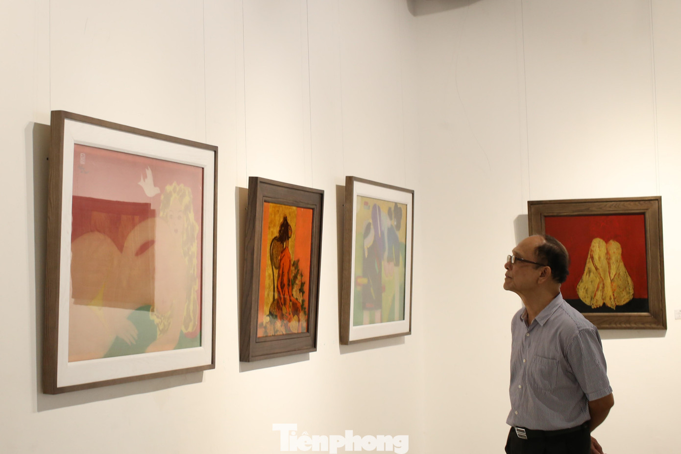 Triển lãm thu hút những người yêu nghệ thuật, quan tâm tới tranh nude nói riêng.