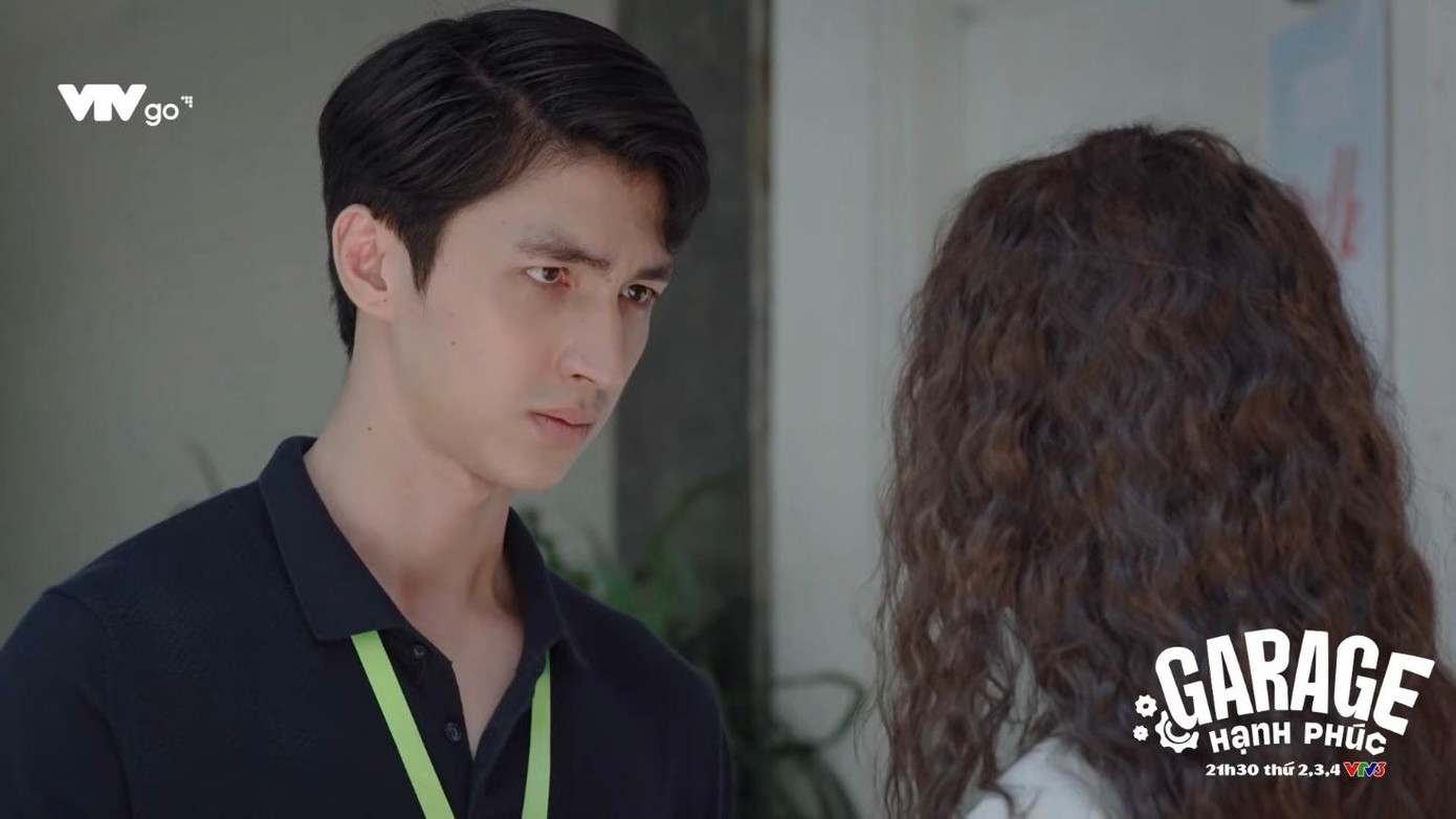 Quân (Bình An) không thoải mái với những đụng chạm thân mật của Cẩm Khê (Diễm Hương) Quân (Bình An) không thoải mái với những đụng chạm thân mật của Cẩm Khê (Diễm Hương)