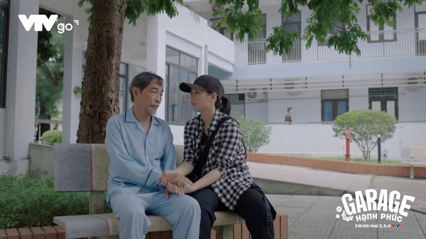 Sơn Ca (Quỳnh Kool) thuyết phục ông ở lại bệnh viện chữa bệnh Sơn Ca (Quỳnh Kool) thuyết phục ông ở lại bệnh viện chữa bệnh