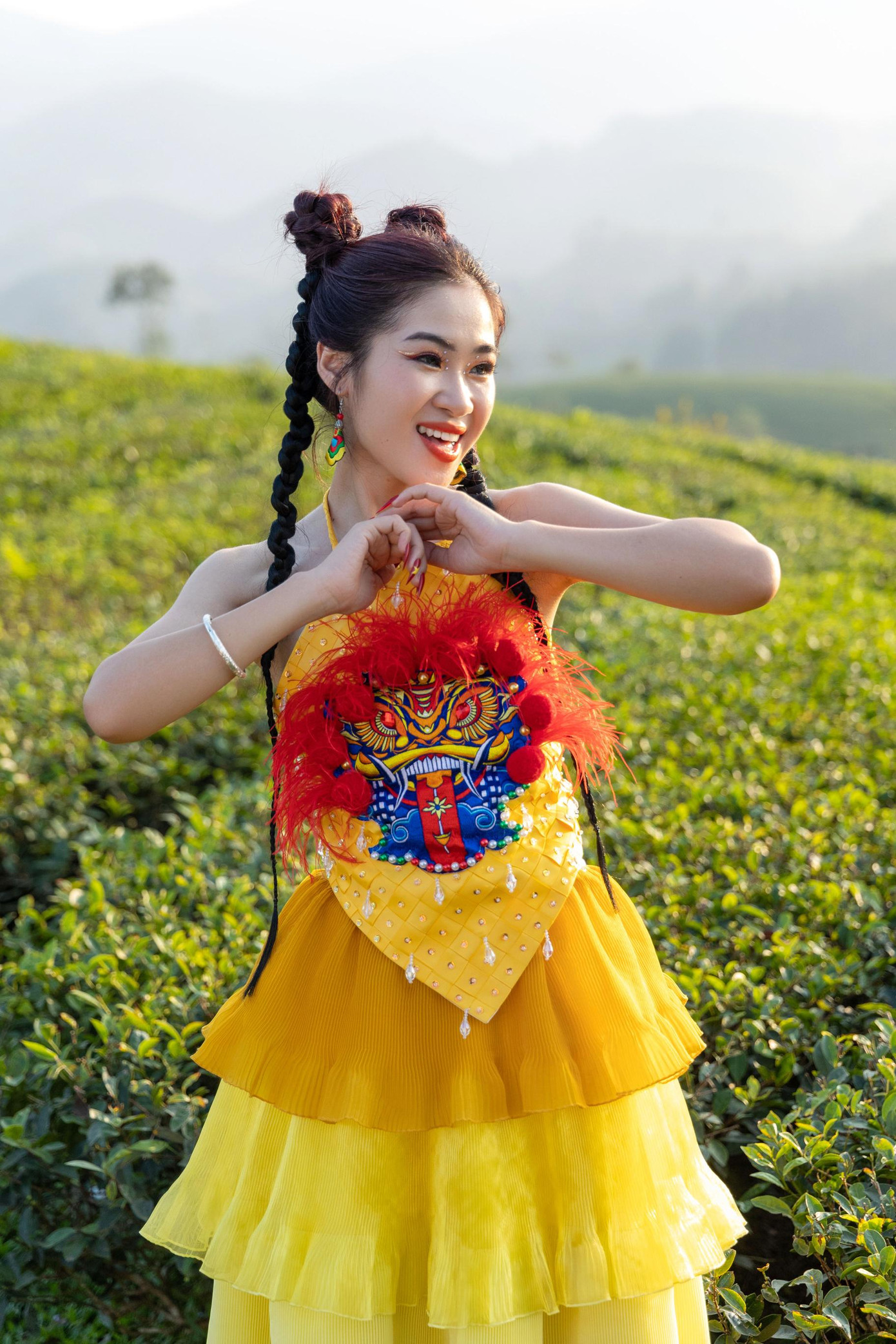 MV Trò chơi í a trời cho được quay tại một số địa điểm du lịch vùng đất Tổ. Ảnh: NVCC.