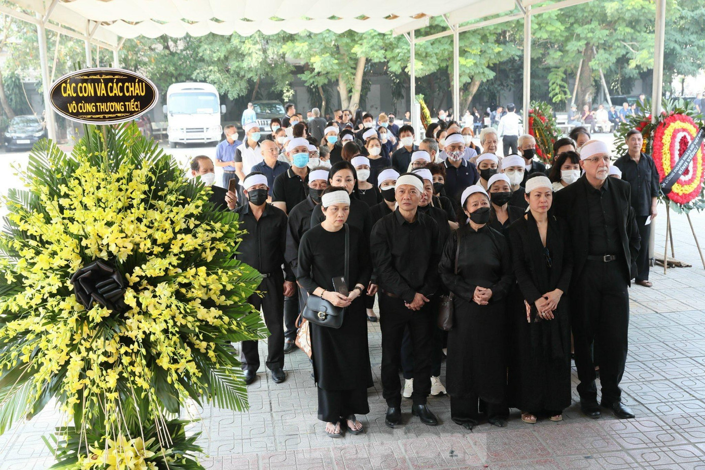 Các con, cháu NSƯT Hà Văn Trọng. Ảnh: Như Ý. Các con, cháu NSƯT Hà Văn Trọng. Ảnh: Như Ý.