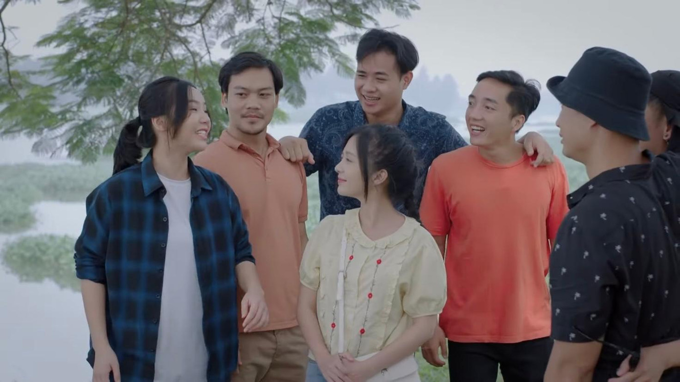 Nhân viên gara ôtô có chuyến dã ngoại ở nhà phó lãnh đạo Trung (Duy Hưng). Ảnh: CMH. Nhân viên gara ôtô có chuyến dã ngoại ở nhà phó lãnh đạo Trung (Duy Hưng). Ảnh: CMH.