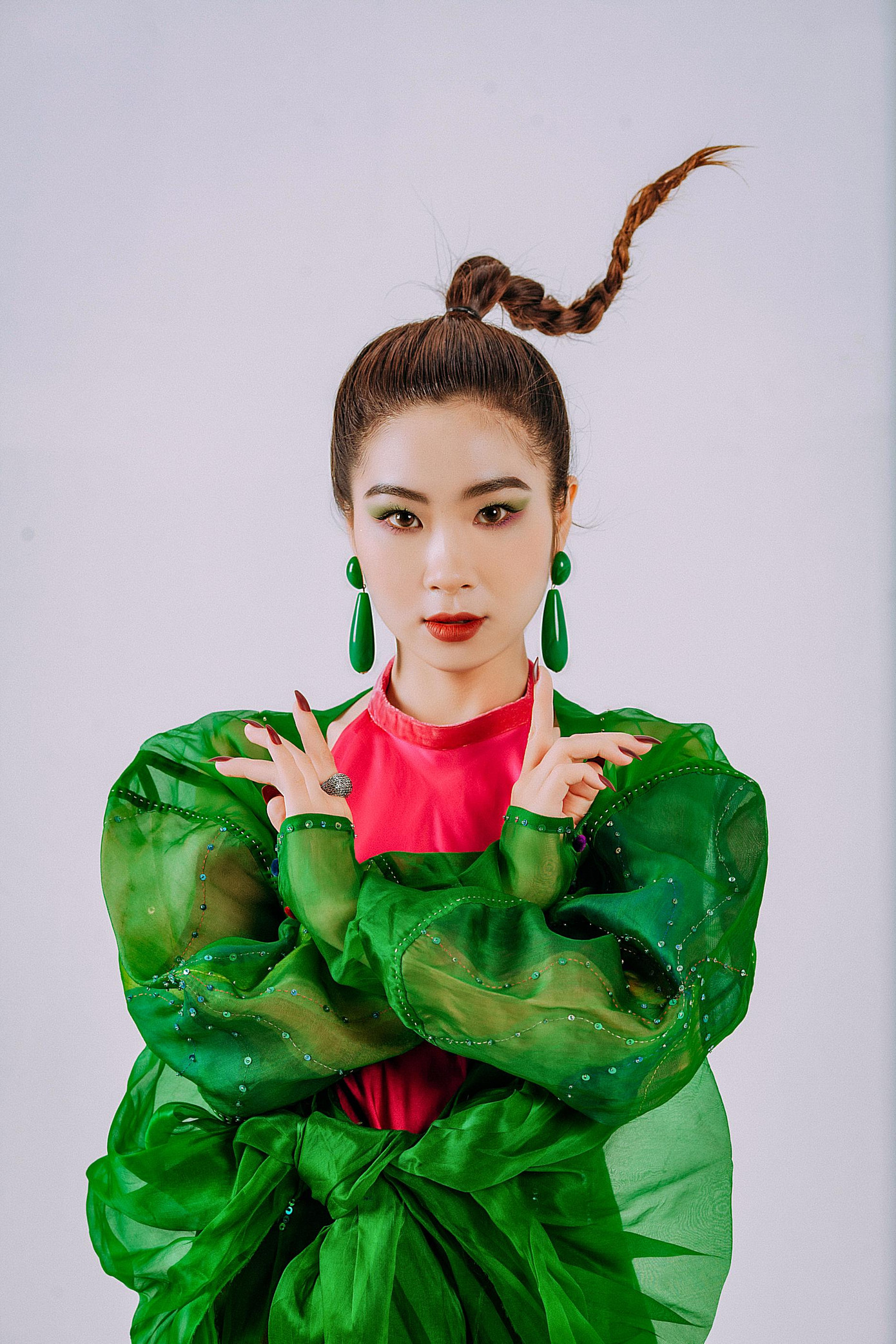 Hà Myo ra mắt ca khúc Trò chơi í a trời cho quảng bá nghệ thuật hát Xoan. Ảnh: NVCC.