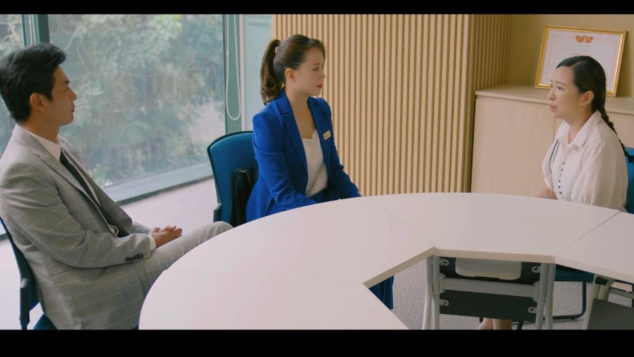 Phương (Hồng Diễm) tiếp nhận vụ tranh chấp quyền nuôi con phức tạp. Ảnh: CMH.