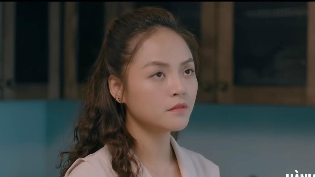 Trước lời khuyên của Hùng (Hà Việt Dũng), Nguyệt (Thu Quỳnh) cho rằng cô chỉ đang làm đúng trách nhiệm của mình. Ảnh: CMH. Trước lời khuyên của Hùng (Hà Việt Dũng), Nguyệt (Thu Quỳnh) cho rằng cô chỉ đang làm đúng trách nhiệm của mình. Ảnh: CMH.