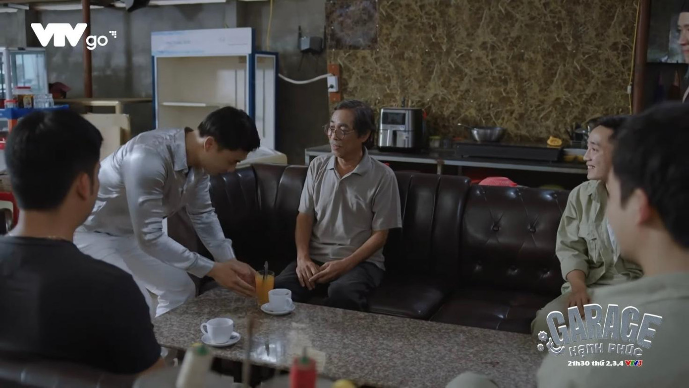 Phó lãnh đạo Trung "trâu" (Duy Hưng) lấy lòng ông nội crush Phó lãnh đạo Trung "trâu" (Duy Hưng) lấy lòng ông nội crush