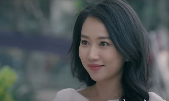 Diệu (Huỳnh Hồng Loan) - vị hôn thê mới bị hủy hôn của Quân đến công ty luật để gặp Phương (Hồng Diễm). Ảnh: CMH. Diệu (Huỳnh Hồng Loan) - vị hôn thê mới bị hủy hôn của Quân đến công ty luật để gặp Phương (Hồng Diễm). Ảnh: CMH.