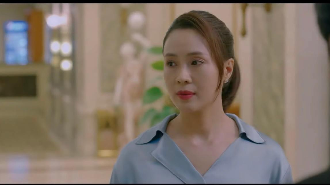 Gương mặt Phương (Hồng Diễm) lộ rõ vẻ bối rối. Ảnh: CMH.