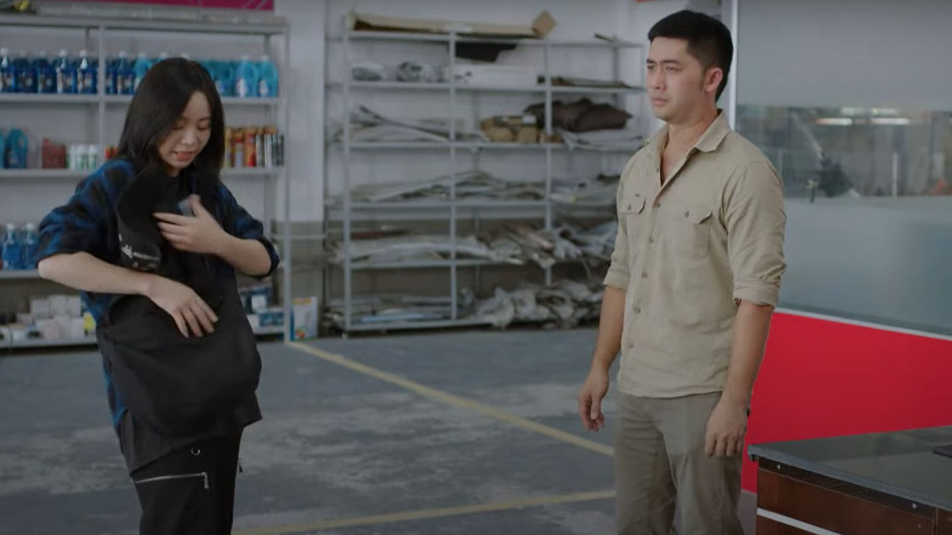 Dù rất cố gắng thể hiện năng lực của bản thân nhưng Sơn Ca vẫn không được nhận vào làm ở ga-ra ô tô