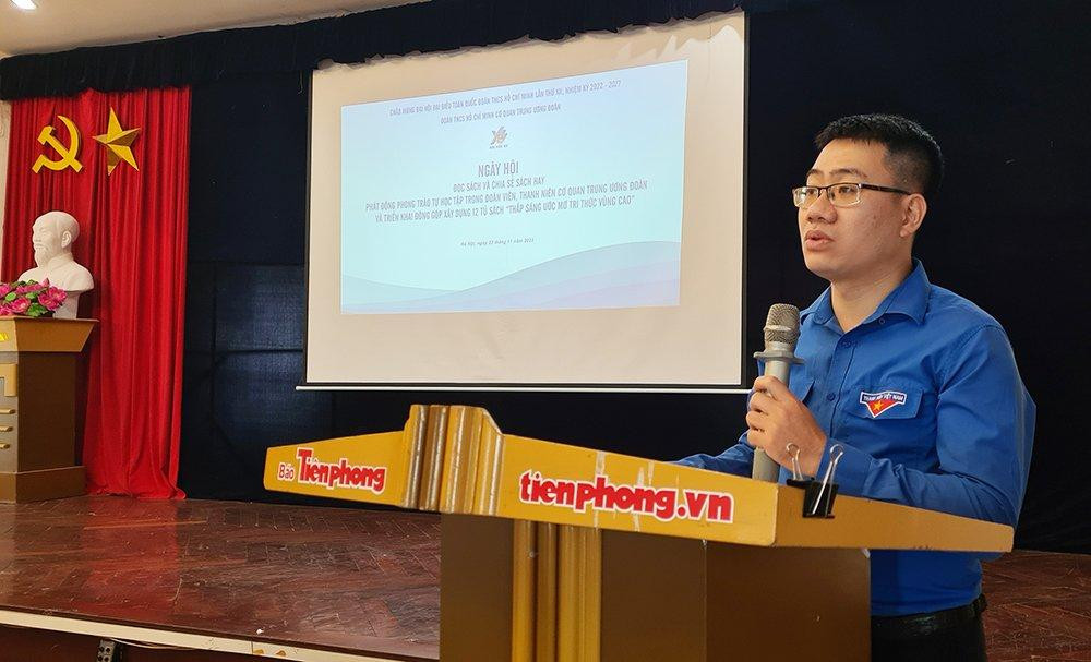 Anh Nguyễn Thái Hà, Bí thư Đoàn cơ quan Trung ương Đoàn phát động phong trào tự học tập và triển khai đóng góp xây dựng 12 tủ sách Thắp sáng ước mơ tri thức vùng cao. Ảnh: Dương Hưng.