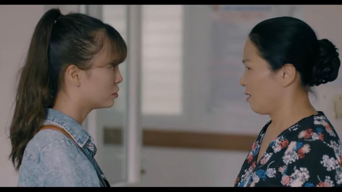 Huyền (Phương My) khuyên dì không nên tiếp tục lợi dụng lòng tốt của Phương. Ảnh: CMH. Huyền (Phương My) khuyên dì không nên tiếp tục lợi dụng lòng tốt của Phương. Ảnh: CMH.