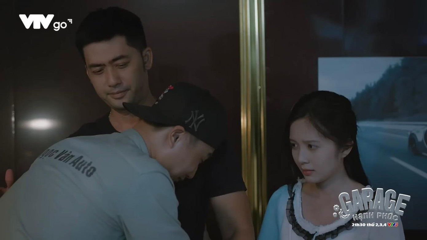 Trung (Duy Hưng) bịn rịn chia tay anh em Khải-Vân