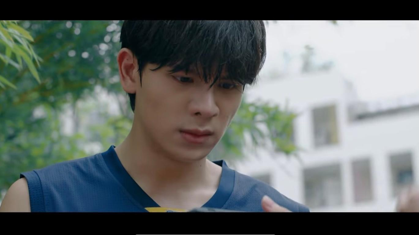 Khang bàng hoàng khi phát hiện chuyện xấu của Hoàng (Việt Anh). Ảnh: CMH.