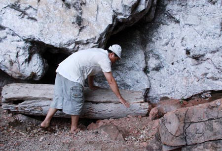 Cỗ quan tài cổ chưa hề xê dịch.. Cỗ quan tài cổ chưa hề xê dịch.