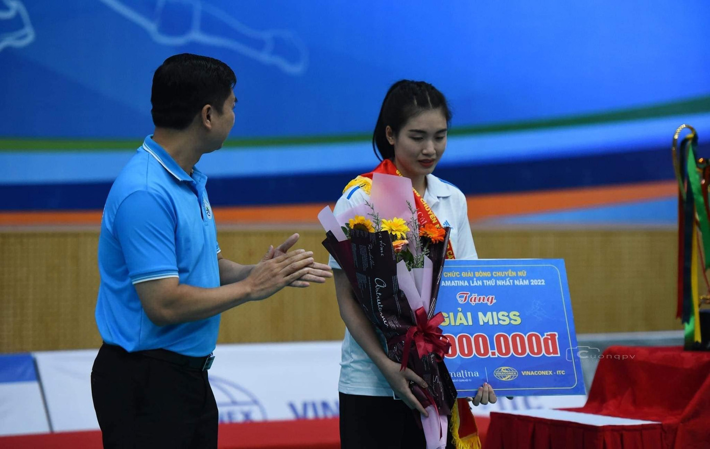 Hoa khôi giải đấu, đội trưởng CLB Tp Hồ Chí Minh Trương Mộng Kha. (ảnh Nhi Hương)