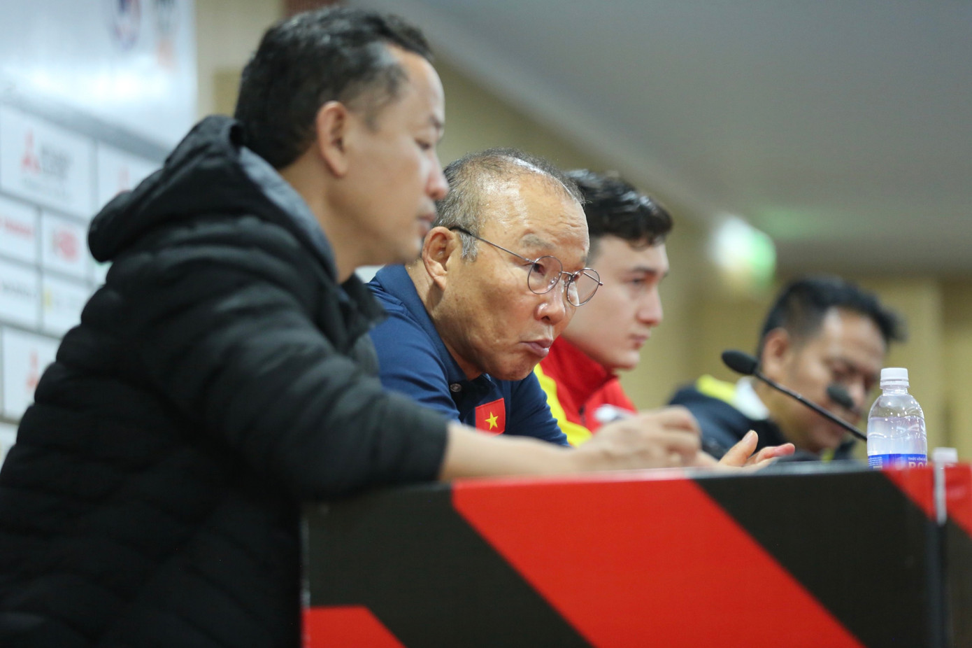 HLV Park Hang-seo cho biết đội tuyển Việt Nam chỉ tấn công được 1 cánh sau khi lâm vào cảnh mất người trước Malaysia. (ảnh Hữu Phạm) HLV Park Hang-seo cho biết đội tuyển Việt Nam chỉ tấn công được 1 cánh sau khi lâm vào cảnh mất người trước Malaysia. (ảnh Hữu Phạm)