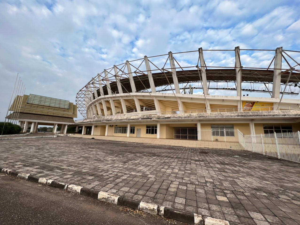 Sân vận động quốc gia Lào có phần xuống cấp, đang có kế hoạch tu sửa, nâng cấp