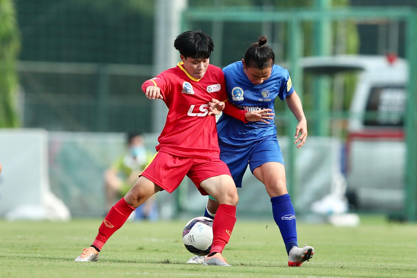 Thái Nguyên T&amp;T (áo xanh) liệu có làm nên bất ngờ trước Tp Hồ Chí Minh I? (ảnh Anh Đoàn)