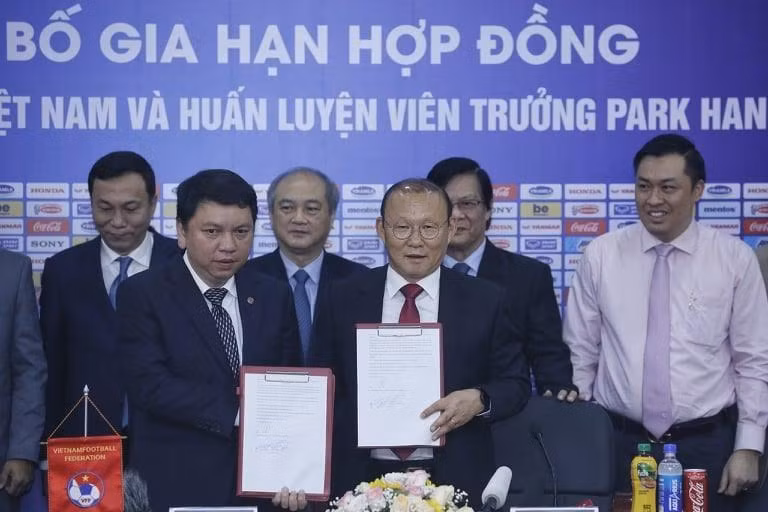Thành công của bóng đá Việt Nam dưới thời HLV Park Hang-seo đem lại lợi thế cho dàn lãnh đạo đương nhiệm VFF tại cuộc đua đại hội 9. Thành công của bóng đá Việt Nam dưới thời HLV Park Hang-seo đem lại lợi thế cho dàn lãnh đạo đương nhiệm VFF tại cuộc đua đại hội 9.