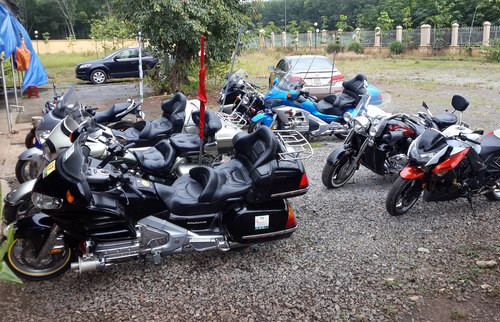 9 trong 25 môtô vi phạm bị tạm giữ. Ảnh: H.K