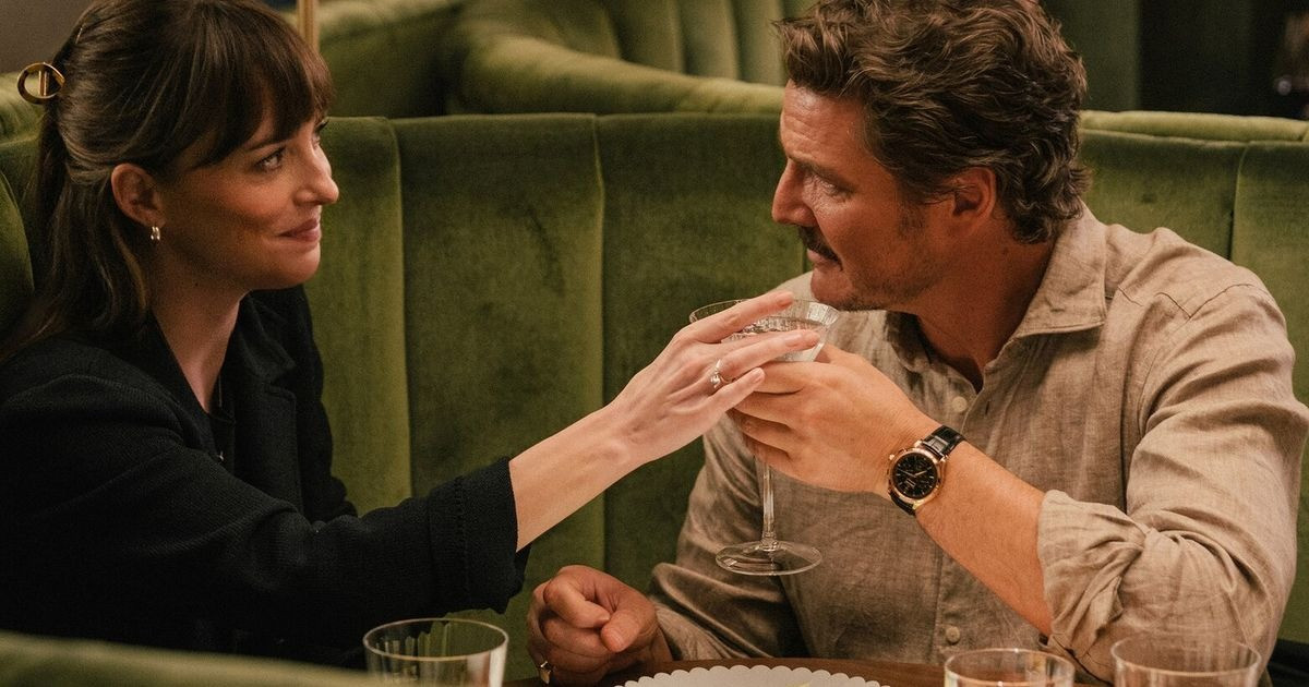 Materialists được xem như luồng gió mới giữa những bom tấn phiêu lưu, hành động. Materialists được xem như luồng gió mới giữa những bom tấn phiêu lưu, hành động.