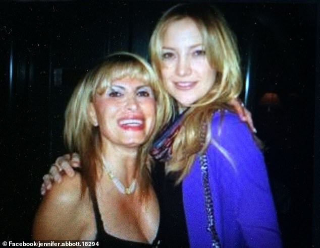 Bà Jennifer Abbott quen biết nhiều ngôi sao Hollywood nổi tiếng. Ảnh: Facebook. Bà Jennifer Abbott quen biết nhiều ngôi sao Hollywood nổi tiếng. Ảnh: Facebook.