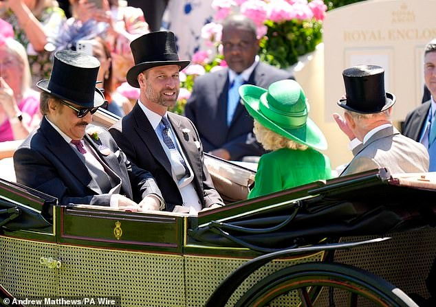 Hoàng tử William ngồi cùng xe ngựa với Vua Charles, Hoàng hậu Camilla và Hoàng tử Ả Rập Saudi sau khi Kate đột ngột rút lui. Ảnh: PA Wire. Hoàng tử William ngồi cùng xe ngựa với Vua Charles, Hoàng hậu Camilla và Hoàng tử Ả Rập Saudi sau khi Kate đột ngột rút lui. Ảnh: PA Wire.