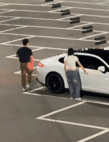 CEO và nữ thần tượng bị bắt quả tang ngoại tình vào đêm khuya. Ảnh cắt từ clip.