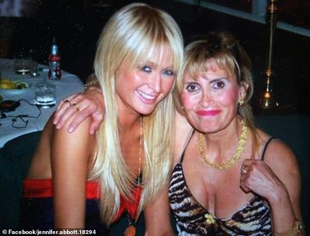 Bà Jennifer Abbott quen biết nhiều ngôi sao Hollywood nổi tiếng. Ảnh: Facebook. Bà Jennifer Abbott quen biết nhiều ngôi sao Hollywood nổi tiếng. Ảnh: Facebook.