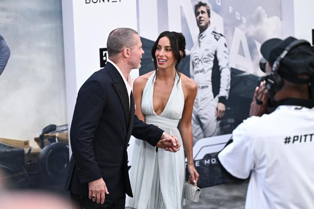 Theo nguồn tin khác, Ines là người có ảnh hưởng tích cực đến Brad. Cô được đánh giá là người có góc nhìn tốt về mọi thứ. Cô giúp cuộc sống của Brad đi đúng hướng sau thời gian chìm sâu trong mâu thuẫn với vợ cũ và các con. Ảnh: AP/WireImage.