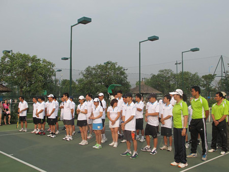 Tham dự giải Tennis Báo Tiền Phong mở rộng lần thứ nhất 2013 có 16 đội chơi