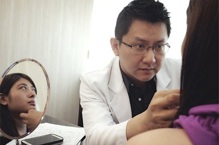 Gần đây, Dora mới quyết định trải qua ca phẫu thuật gọt xương quai hàm