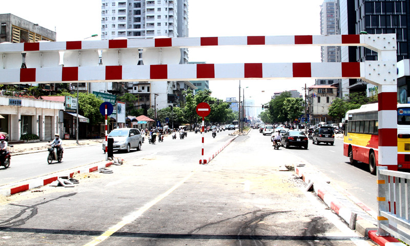 Hai đầu cầu, các dải phân cách được chia rõ ràng