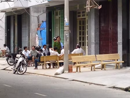 Đến 16h cùng ngày, công an vẫn đang điều tra