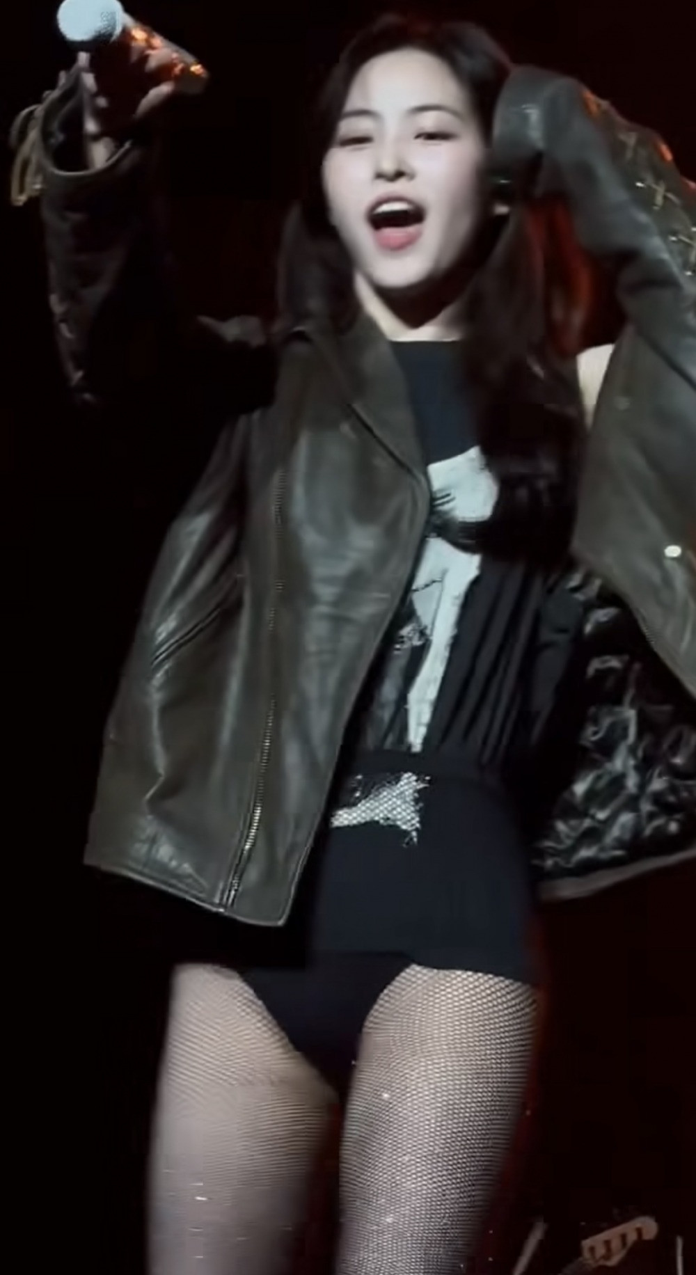 Chiếc quần của Ryujin bị nghi là nội y.