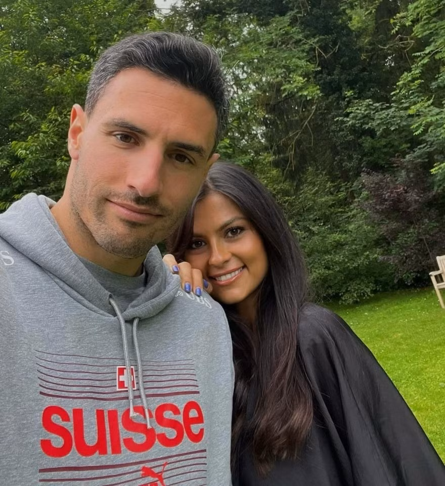 Alexander Munger là cái tên tiếp theo trong đội hình WAGs đến xem trận tứ kết Euro 2024. Cô đến cổ vũ cho trung vệ Fabian Schar. Ảnh: IG.