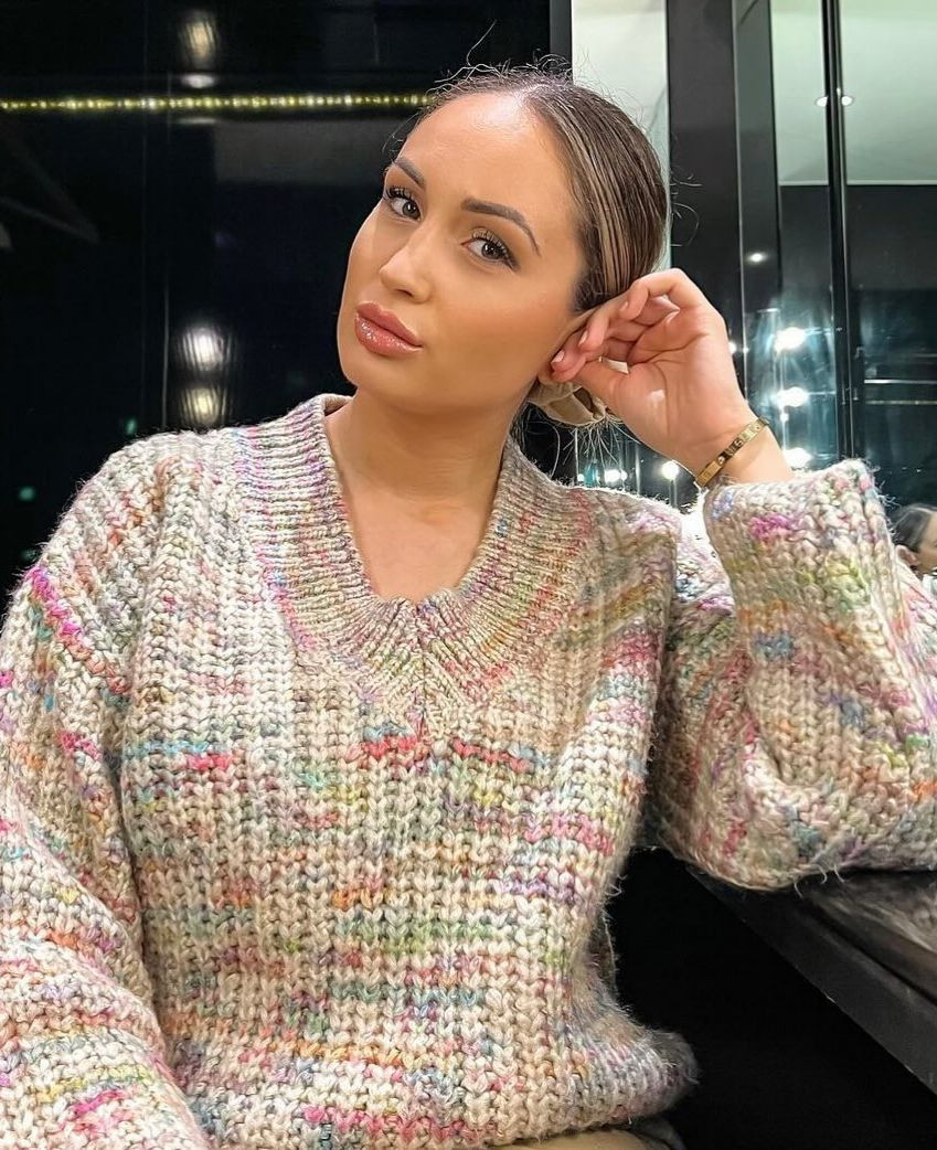 Remo Freuler và vợ Kristina kết hôn mùa hè 2019. Hai người có một con chung. Kristina Freuler có ngoại hình gợi cảm. Trên Instagram, cô đăng tải nhiều bức ảnh khoe đường cong nóng bỏng. Cô được cho là dành toàn thời gian làm nội trợ, chăm sóc con nhỏ. Ảnh: IG. Remo Freuler và vợ Kristina kết hôn mùa hè 2019. Hai người có một con chung. Kristina Freuler có ngoại hình gợi cảm. Trên Instagram, cô đăng tải nhiều bức ảnh khoe đường cong nóng bỏng. Cô được cho là dành toàn thời gian làm nội trợ, chăm sóc con nhỏ. Ảnh: IG.