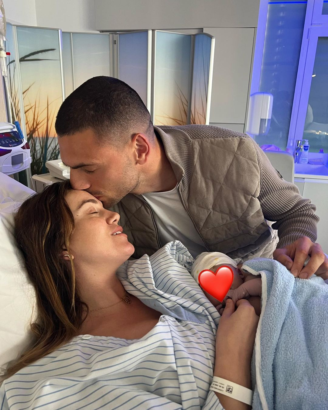 Cặp đôi được ghi nhận là kết hôn vào năm 2021 nhưng không có hình ảnh nào về hôn lễ. Ngày 20/4/2022, cặp đôi chào đón con trai đầu lòng.