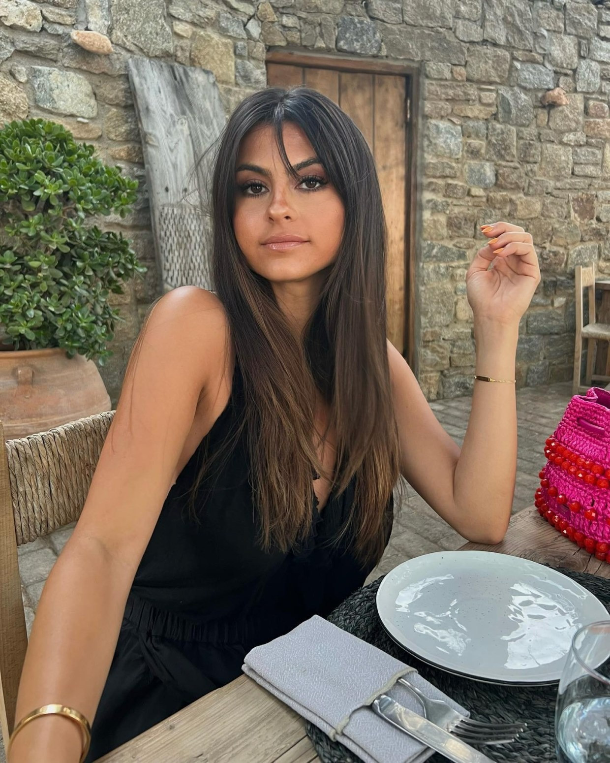 Alexander Munger và Fabian Schar bắt đầu hẹn hò vào năm 2019 khi nam cầu thủ chuyển đến chơi cho câu lạc bộ lớn của Thụy Sĩ là FC Basel. Hai người yêu xa một thời gian để Munger hoàn thành bằng luật ở thành phố Zurich (Thụy Sĩ). Hiện tại, họ sống chung ở Newcastle United (Anh). Ảnh: IG. Alexander Munger và Fabian Schar bắt đầu hẹn hò vào năm 2019 khi nam cầu thủ chuyển đến chơi cho câu lạc bộ lớn của Thụy Sĩ là FC Basel. Hai người yêu xa một thời gian để Munger hoàn thành bằng luật ở thành phố Zurich (Thụy Sĩ). Hiện tại, họ sống chung ở Newcastle United (Anh). Ảnh: IG.