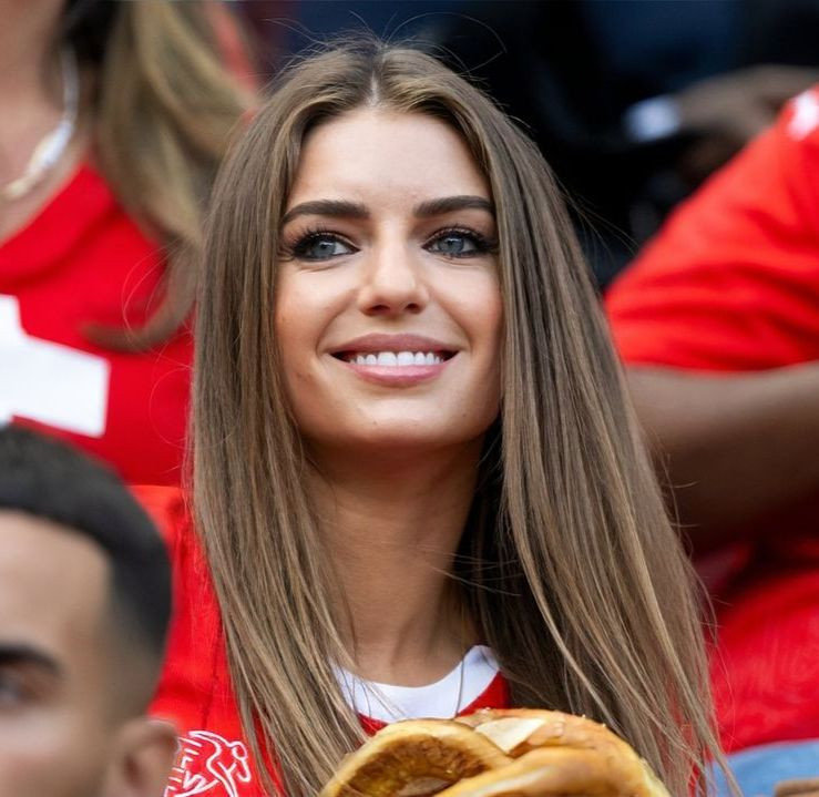 Celine Widmer, vợ hậu vệ phải Silvan Widmer, luôn đồng hành cùng chồng trong các trận đấu tại Euro 2024 và các giải bóng đá khác. Ảnh: IG. Celine Widmer, vợ hậu vệ phải Silvan Widmer, luôn đồng hành cùng chồng trong các trận đấu tại Euro 2024 và các giải bóng đá khác. Ảnh: IG.