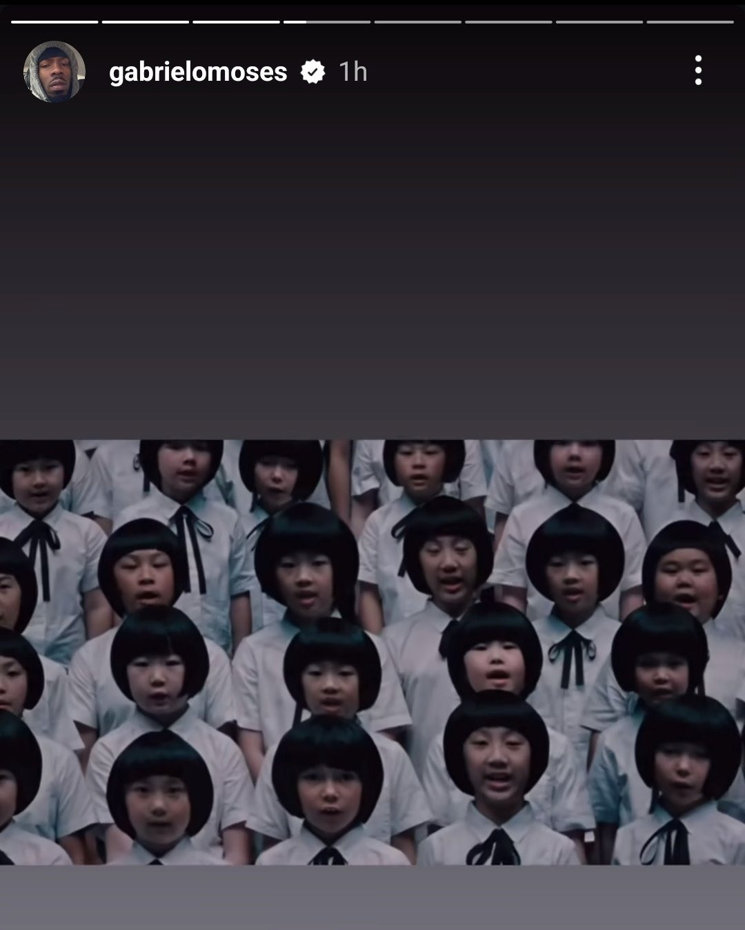 Moses chỉ ra cảnh quay giống ý tưởng giữa Rockstar và FE!N.