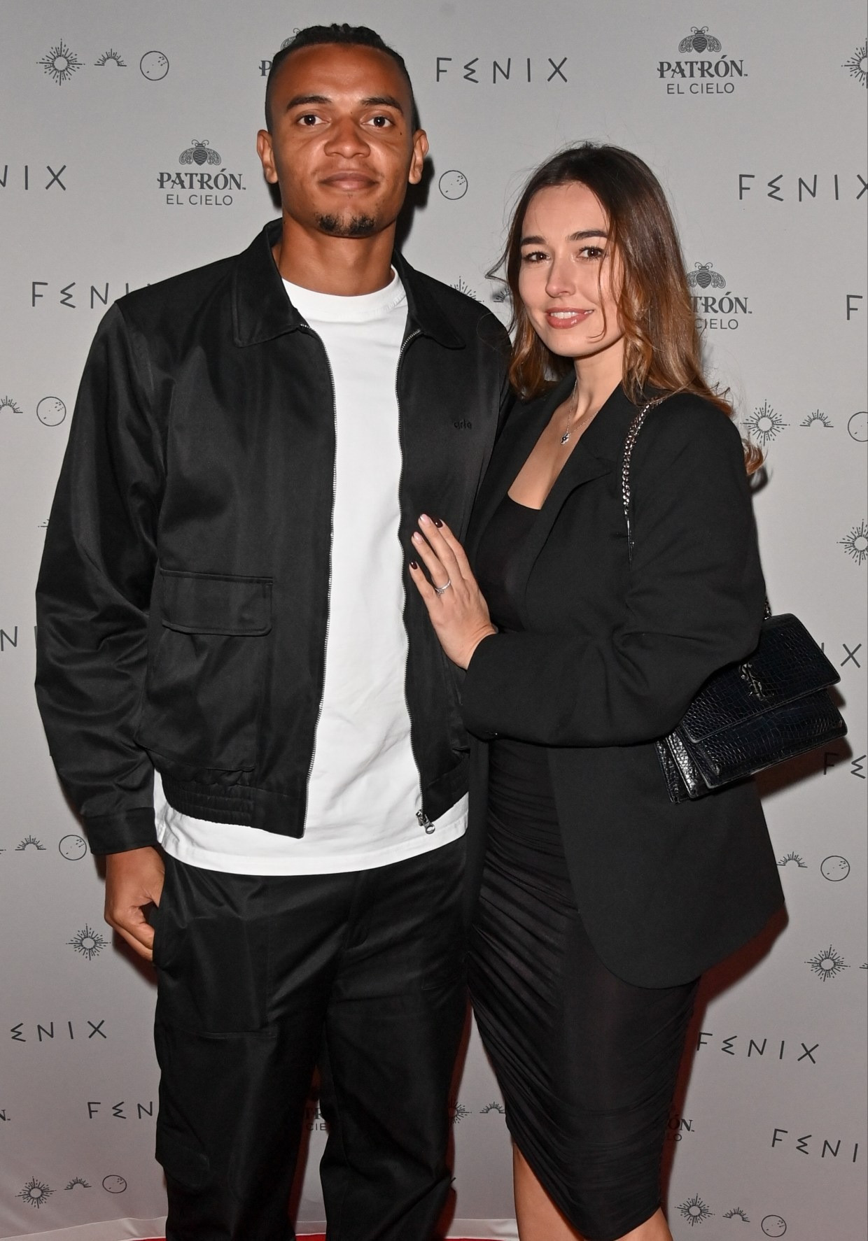 Melanie Windler sinh năm 1995 tại Thụy Sĩ sau đó chuyển đến Mỹ học tập. Cô đang làm công việc thiết kế nội thất. Cô và chồng yêu nhau từ tháng 9/2015. Mối quan hệ của họ bị gián đoạn một thời gian do Melanie muốn tập trung vào việc học. Tuy nhiên, Akanji không từ bỏ nên cả hai tái hợp. Năm 2018, Manuel cầu hôn và được người đẹp đồng ý. Đám cưới ngọt ngào của họ diễn ra ở Mallorca, Tây Ban Nha vào tháng 6/2019. Ảnh: Getty Images. Melanie Windler sinh năm 1995 tại Thụy Sĩ sau đó chuyển đến Mỹ học tập. Cô đang làm công việc thiết kế nội thất. Cô và chồng yêu nhau từ tháng 9/2015. Mối quan hệ của họ bị gián đoạn một thời gian do Melanie muốn tập trung vào việc học. Tuy nhiên, Akanji không từ bỏ nên cả hai tái hợp. Năm 2018, Manuel cầu hôn và được người đẹp đồng ý. Đám cưới ngọt ngào của họ diễn ra ở Mallorca, Tây Ban Nha vào tháng 6/2019. Ảnh: Getty Images.