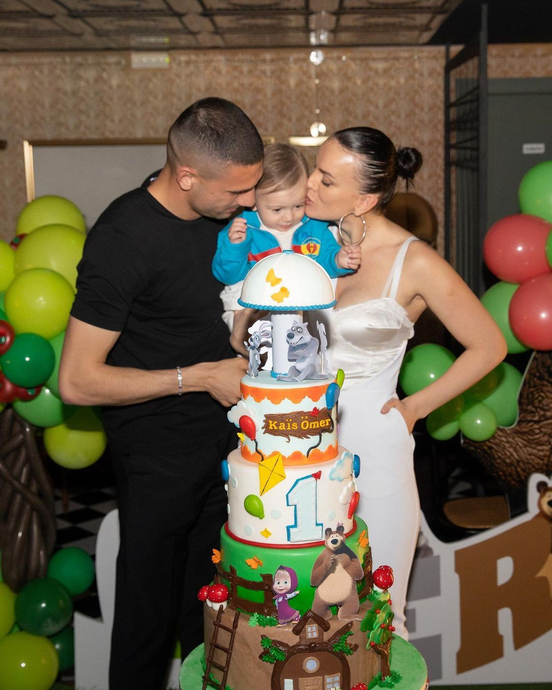 Cặp đôi được ghi nhận là kết hôn vào năm 2021 nhưng không có hình ảnh nào về hôn lễ. Ngày 20/4/2022, cặp đôi chào đón con trai đầu lòng.