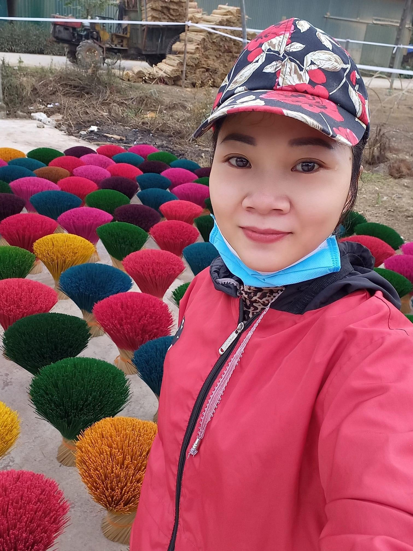 Chị Đào Thị Lý tại làng nghề